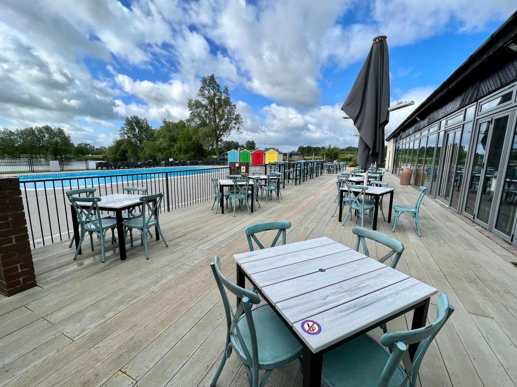 The Boat House, Hot Tub Lodge South Cerney Eksteriør billede