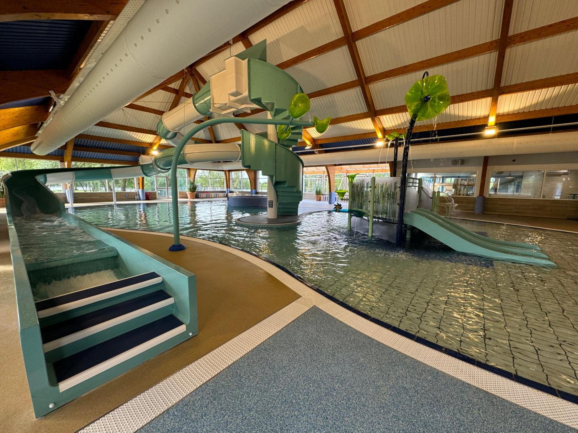 The Boat House, Hot Tub Lodge South Cerney Eksteriør billede